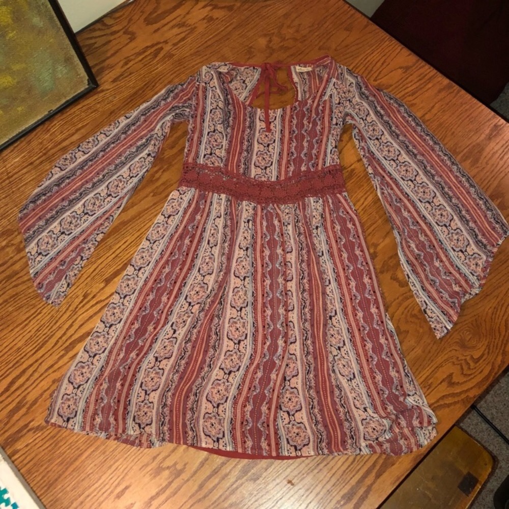 Wide sleeve Hollister dress